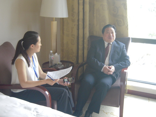 李书记接受采访 李书记接受采访