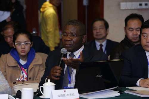 我校校友木卡拉参会发言 我校校友木卡拉参会发言