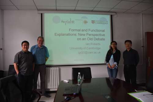 伊安·罗伯兹教授于4月26日上午在教五楼334做学术讲座 伊安·罗伯兹教授于4月26日上午在教五楼334做学术讲座