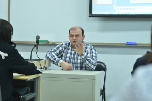 优素福博士为我校土语专业学生讲座 优素福博士为我校土语专业学生讲座