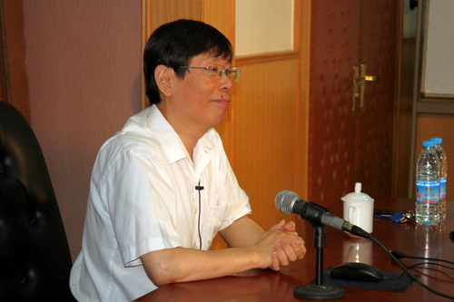 崔教授耐心倾听学员们的疑问-001 崔教授耐心倾听学员们的疑问-001