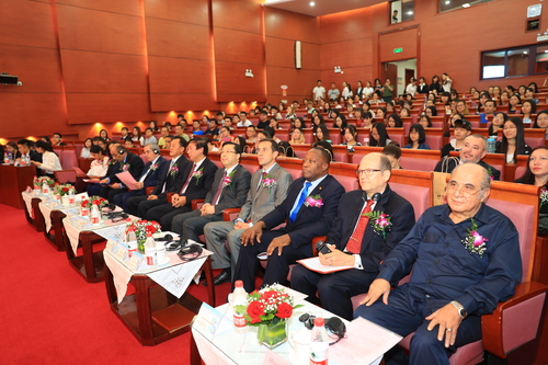 与会嘉宾 与会嘉宾